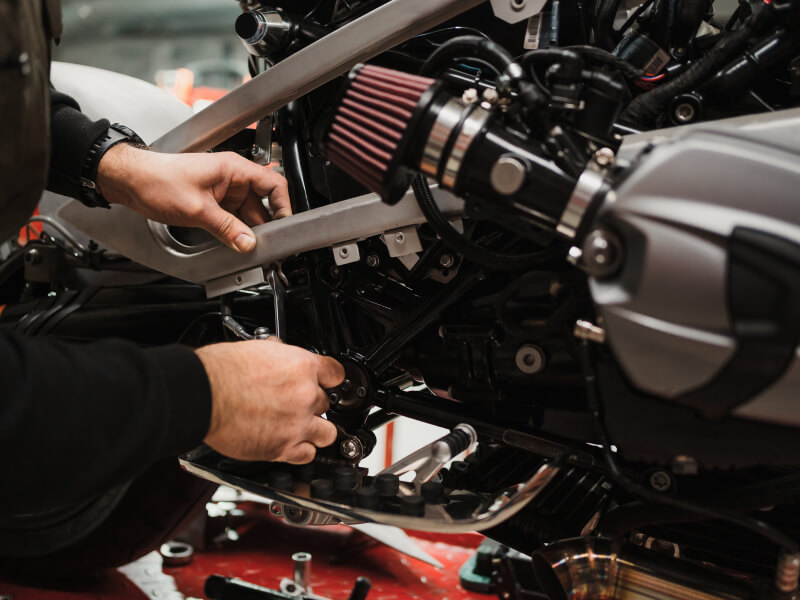 Масла для мототехники: почему 2Т категорически нельзя лить в скутер 4Т? Разбираемся в различиях и последствиях